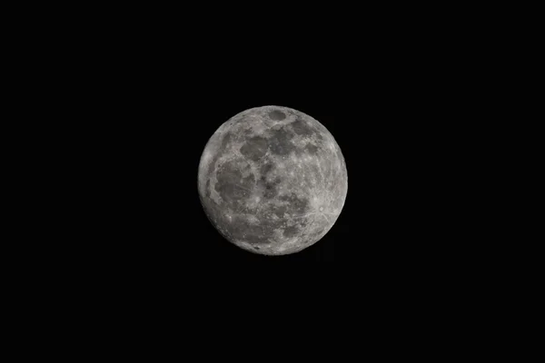 Luna llena en el negro — Foto de Stock