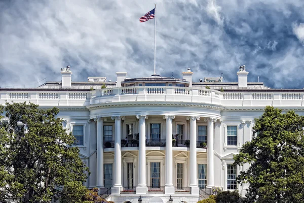 Белый дом Вашингтона в солнечный день — стоковое фото