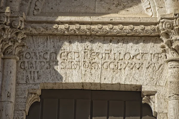San quirico kerk inscriptie — Stockfoto
