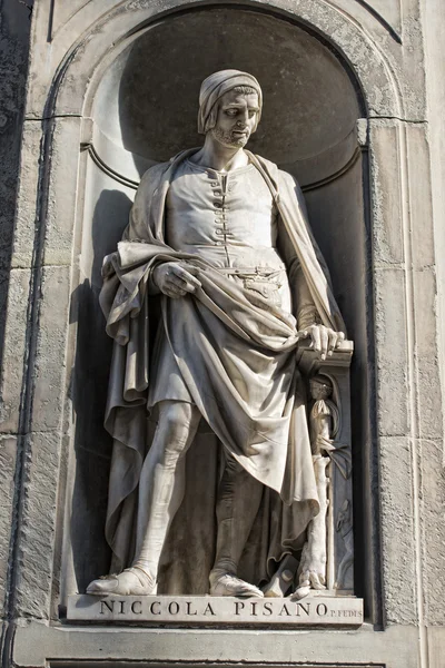 Statua degli uffizi di Firenze Nicola Pisano — Foto Stock