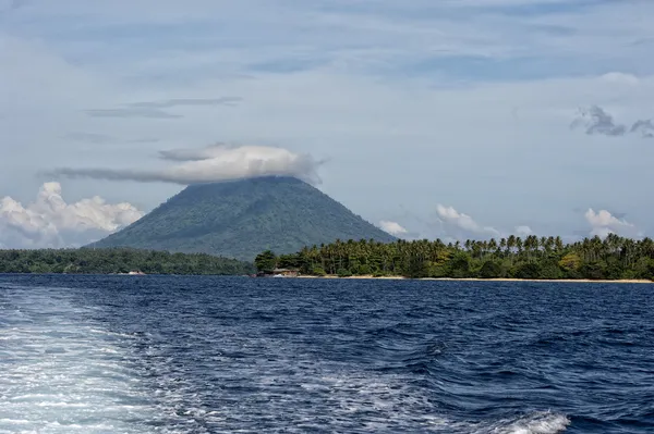 Siladen turquesa ilha paradisíaca tropical — Fotografia de Stock