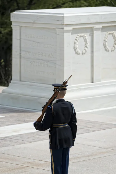 Неизвестный солдат на Арлингтонском кладбище — стоковое фото