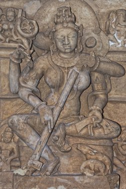 Sarasvati Tanrıçalarına heykel