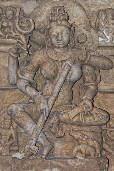 Sarasvati Tanrıçalarına heykel — Stok fotoğraf