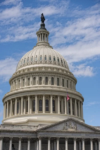 Washington dc capitol detalj på mulen himmel — Stockfoto