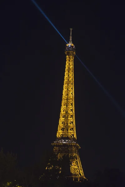 埃菲尔铁塔在晚上 — 图库照片