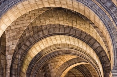 Ortaçağ kilise taş kemerli