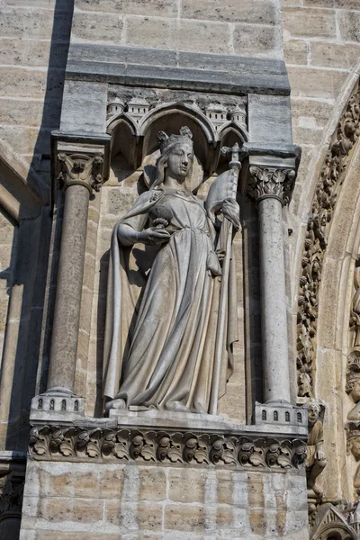 Notre dame Paryż posągi i Rzygacze — Zdjęcie stockowe