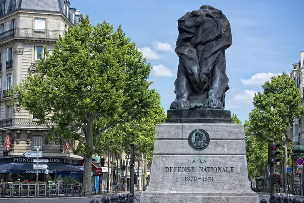 Statua leone difesa nazionale di Parigi — Foto Stock