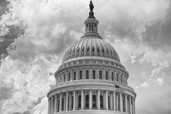 Washington DC Capitol detail on cloudy sky in black and white — Stock Photo, Image