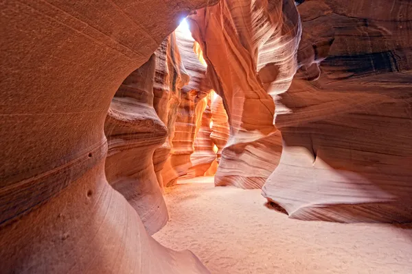 Antelope Canyon vista con raggi di luce — Foto Stock