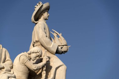 Lizbon keşif anıtı nehre yakın