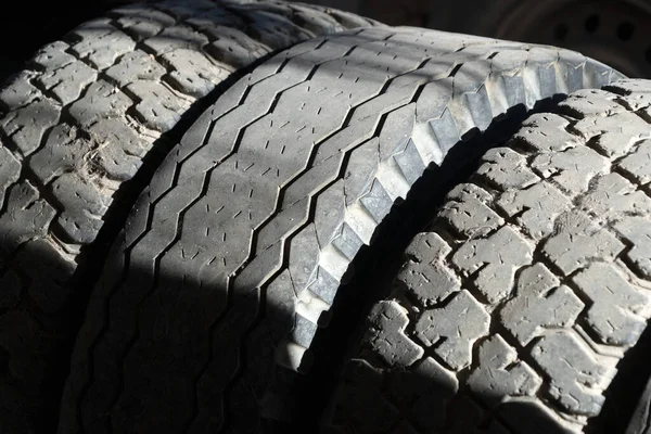 Muchos Los Viejos Detalles Neumáticos Cerca —  Fotos de Stock