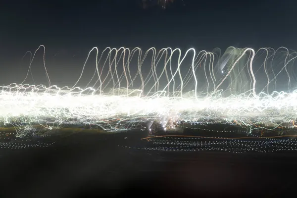 夜間着陸中の空港灯 — ストック写真