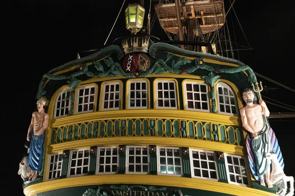 アムステルダム運河船博物館の夜景 — ストック写真