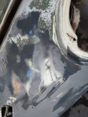 Eski araba kaportası tamir koçu garaj detayı