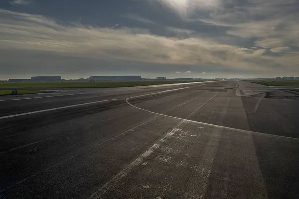 Schiphol Luchthaven Amsterdam Gebouw Start Baan Landingsbaan Uitzicht — Stockfoto