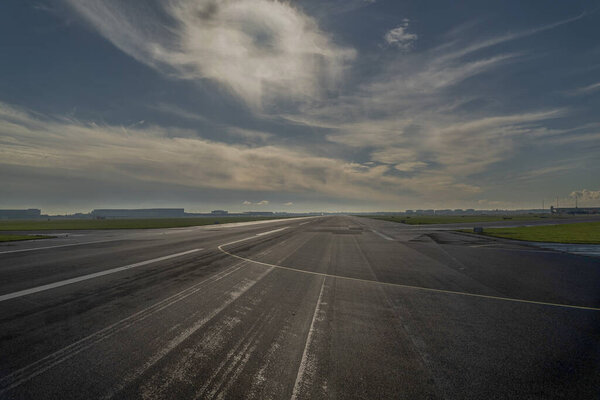 Schiphol аэропорт amsterdam строительство взлетно-посадочной полосы и зоны зрения