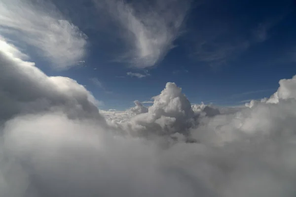 Felhős Repülőgép Utasablakából Repülés Közben — Stock Fotó