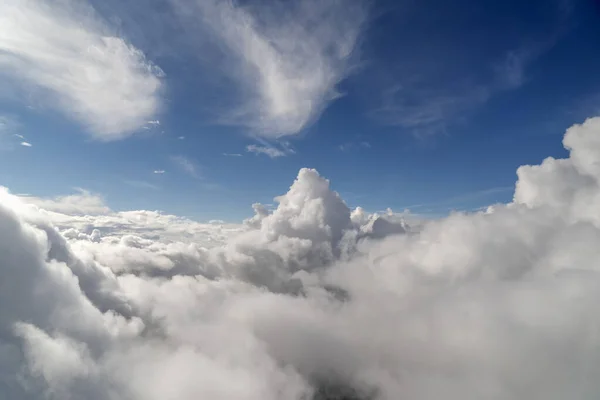 Céu Nublado Janela Passageiro Avião Enquanto Voa — Fotografia de Stock