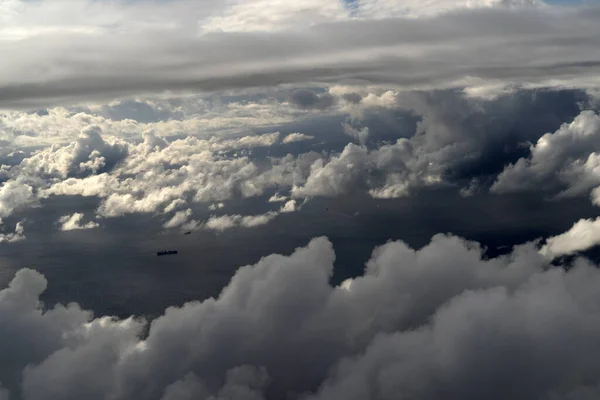 Céu Nublado Janela Passageiro Avião Enquanto Voa — Fotografia de Stock