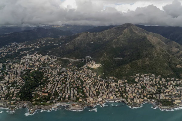 Visão Aérea Genoa Antes Pousar Panorama Dia Nublado — Fotografia de Stock
