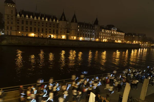 法国巴黎 2021年11月20日 在对被伴侣杀害的女性以及作为法国女性的愤怒情绪日益高涨的情况下 爆发了示威活动 — 图库照片