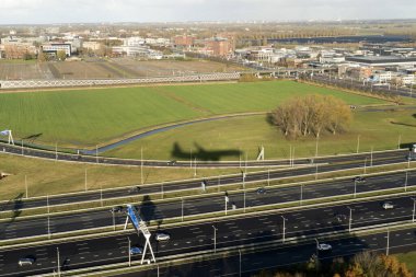 İniş sırasında uçak silueti