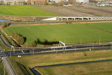 İniş sırasında uçak silueti