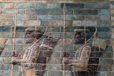 Darius, Pers sarayının kralı Archer bas yardım ekibi.
