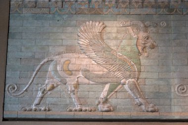 Pers Sarayı 'nın Darius Kralı, Aslan' ın yardım ekibi.