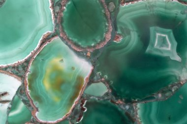 Alabaster yeşil şeffaf taş duvar detayı