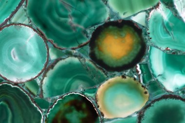 Alabaster yeşil şeffaf taş duvar detayı