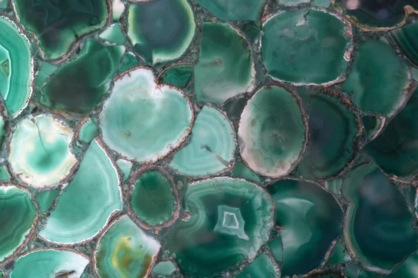 Alabaster yeşil şeffaf taş duvar detayı