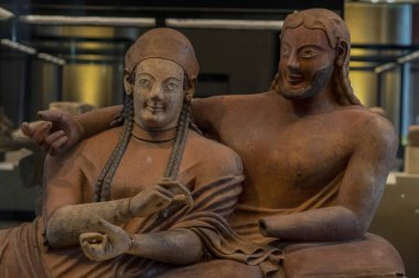Eşlerin Etrüsk Sarcophagus 'u karı koca aşıkları gelin ve damat tabutu