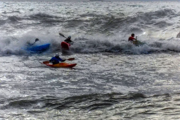 Kayaks Grandes Olas Puerto Génova Nervi Durante Tormenta Marina —  Fotos de Stock