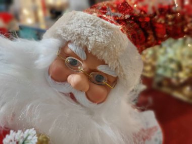 Noel Baba 'nın Noel süsleme figürü yüz detaylarını kapat.