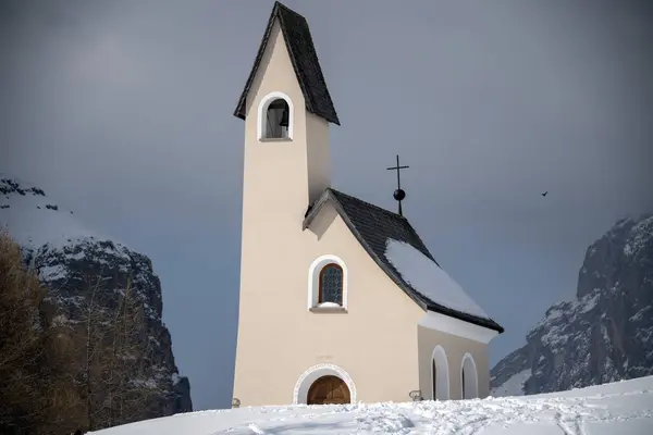 Gardena Passerar Frara Kyrka Dolomiter Vintern — Stockfoto