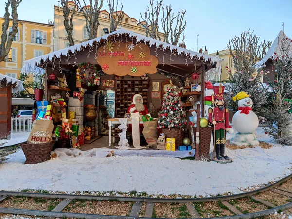 Menton フランス 2021年12月11日 サンタクロース村はクリスマス トナカイ エルフ 雪だるまなどの子供や大人のために開いています — ストック写真