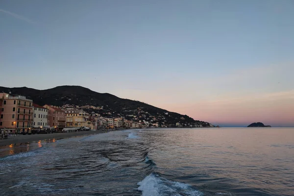 Alassio Dorp Aan Zee Liguria Italië Bij Zonsondergang — Stockfoto