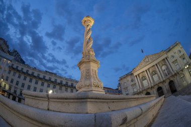 Municipio Lisbon Belediye Binası Meydanı gece görüşü uygula.