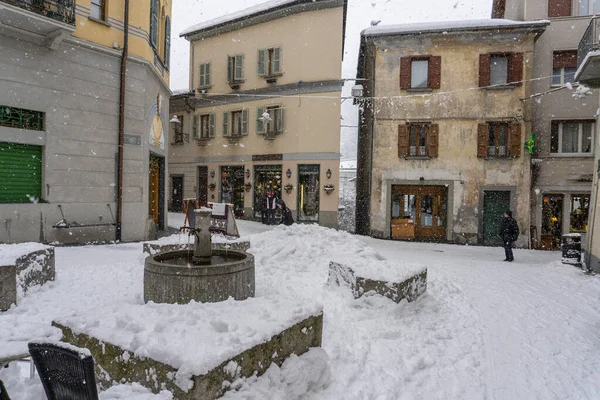 Bormio Aldeia Medieval Valtellina Itália Sob Neve Temporada Inverno — Fotografia de Stock
