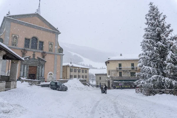 Desa Bormio Abad Pertengahan Valtellina Italia Bawah Salju Musim Dingin — Stok Foto