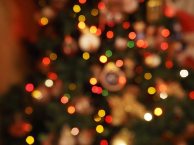 Noel ağacı ışıkları arkaplan dokusunu bulanıklaştırır