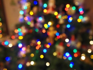 Noel ağacı ışıkları arkaplan dokusunu bulanıklaştırır