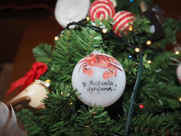 Boule Noël Verre Sur Arbre Noël Détail Artisanal Fait Main — Photo