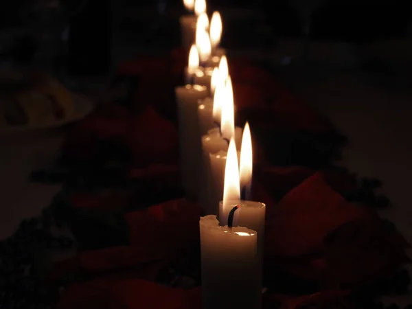 Рождественские Свечи Столе — стоковое фото