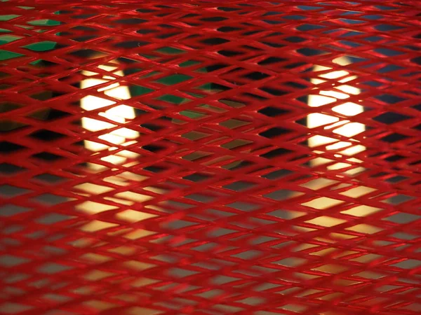 クリスマスXmasキャンドルテーブルの上に赤プラスチックネット — ストック写真