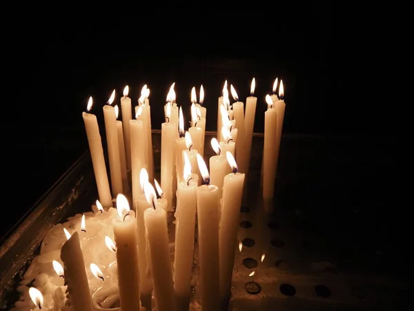 Velas Iglesia Tejiendo Llamas Dentro Antigua Iglesia Medieval — Foto de Stock