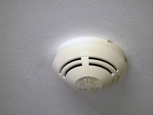 Hotel Smoke Sensor Ceiling Alarm Detail — Zdjęcie stockowe